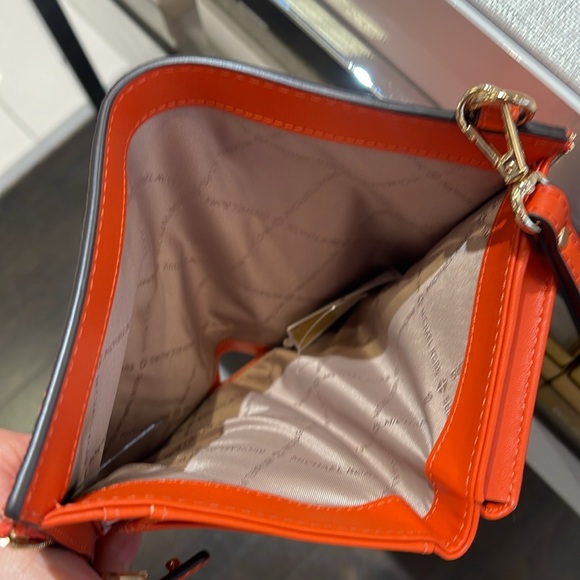 Michael Kors Jet Set Lg Ombré Signature Logo Double Zip Wallet Wristlet
RED CLAY - Picture 10 of 16